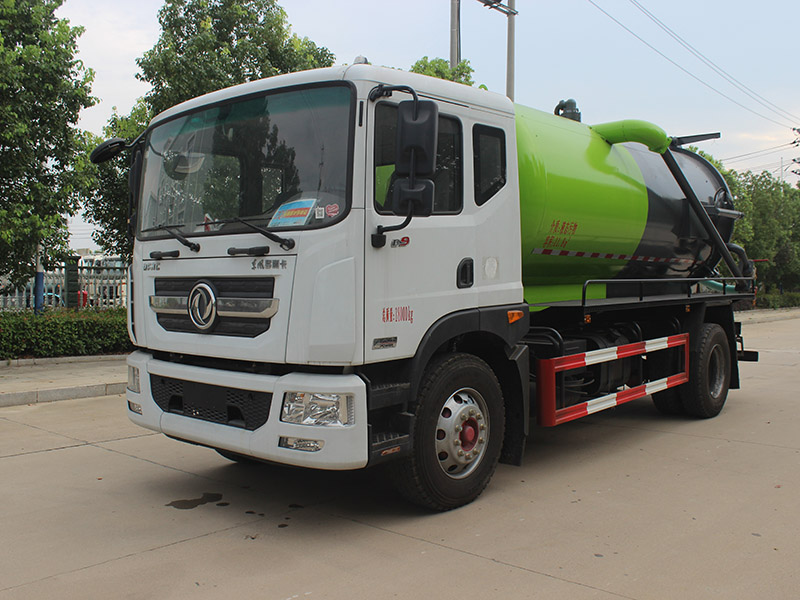 12方東風(fēng)多利卡D9吸污車