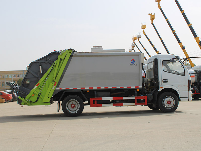 東風多利卡8方壓縮垃圾車