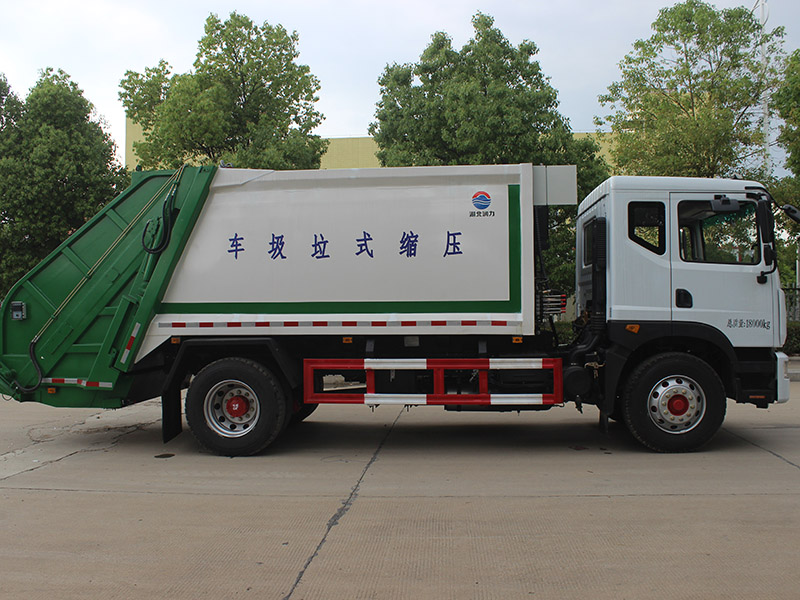東風多利卡天然氣D9底盤12方壓縮垃圾車