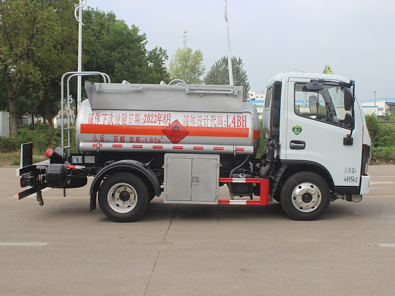 東風(fēng)多利卡藍(lán)牌2立方SCS5041GRYEQ6易燃液體罐式運(yùn)輸車