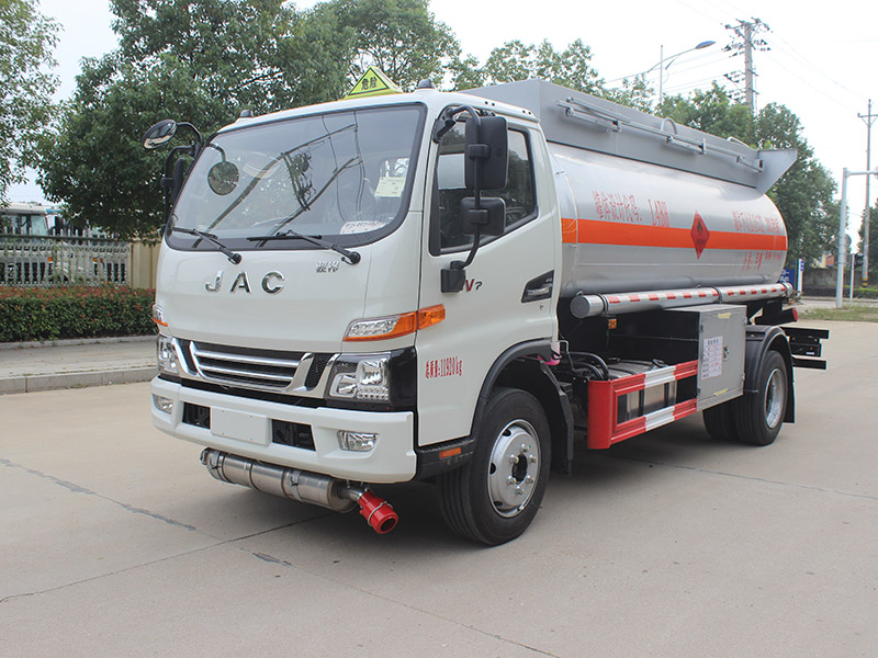 江淮駿鈴8.6SCS5121GRYHFC6易燃液體罐式運(yùn)輸車(chē)