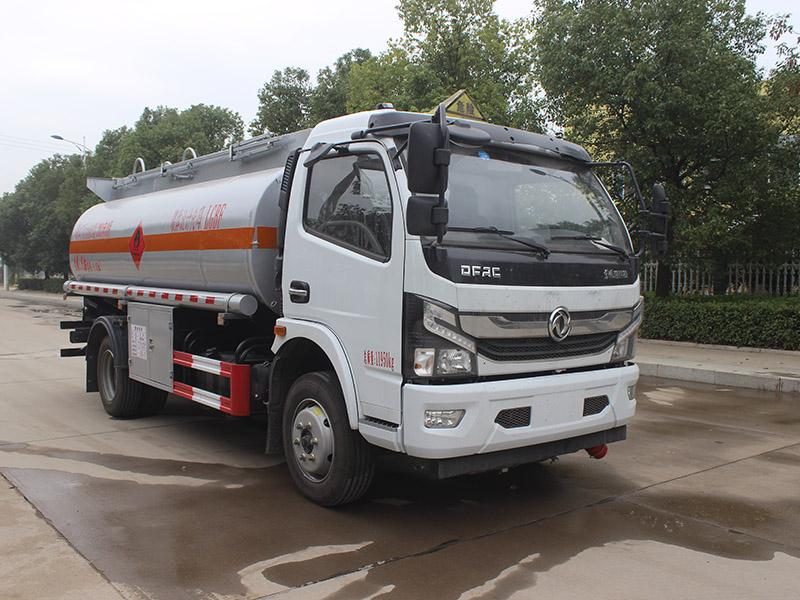 東風多利卡9.83立方SCS5121GYYEQ6運油車