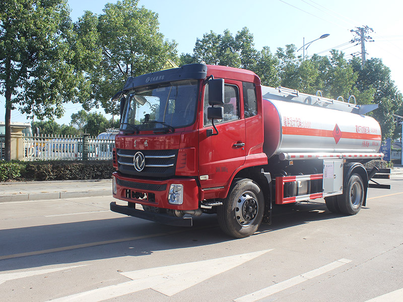 油罐車剎車至平穩(wěn)停車的技巧