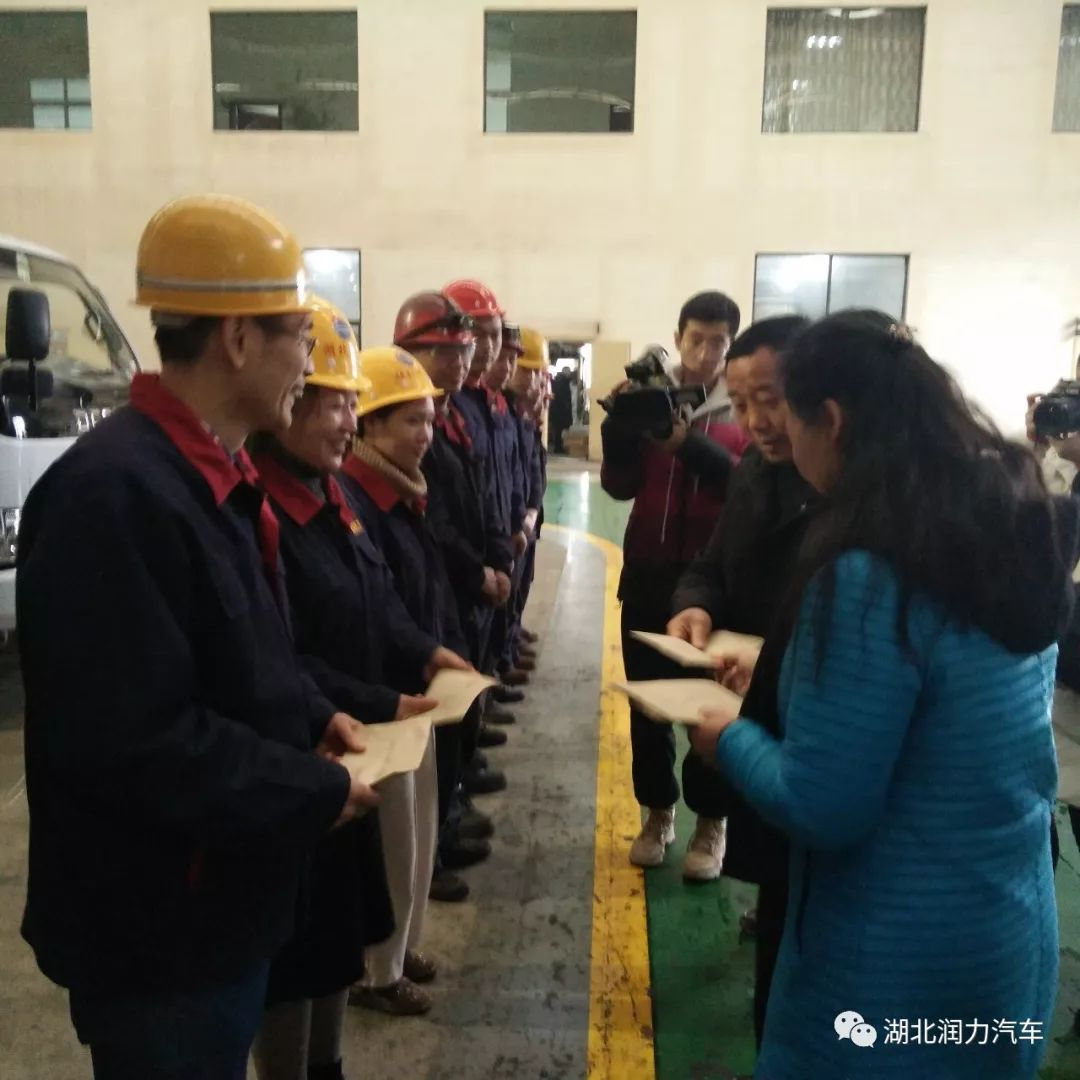 曾都區(qū)總工會(huì)送溫暖，一片真情暖人心