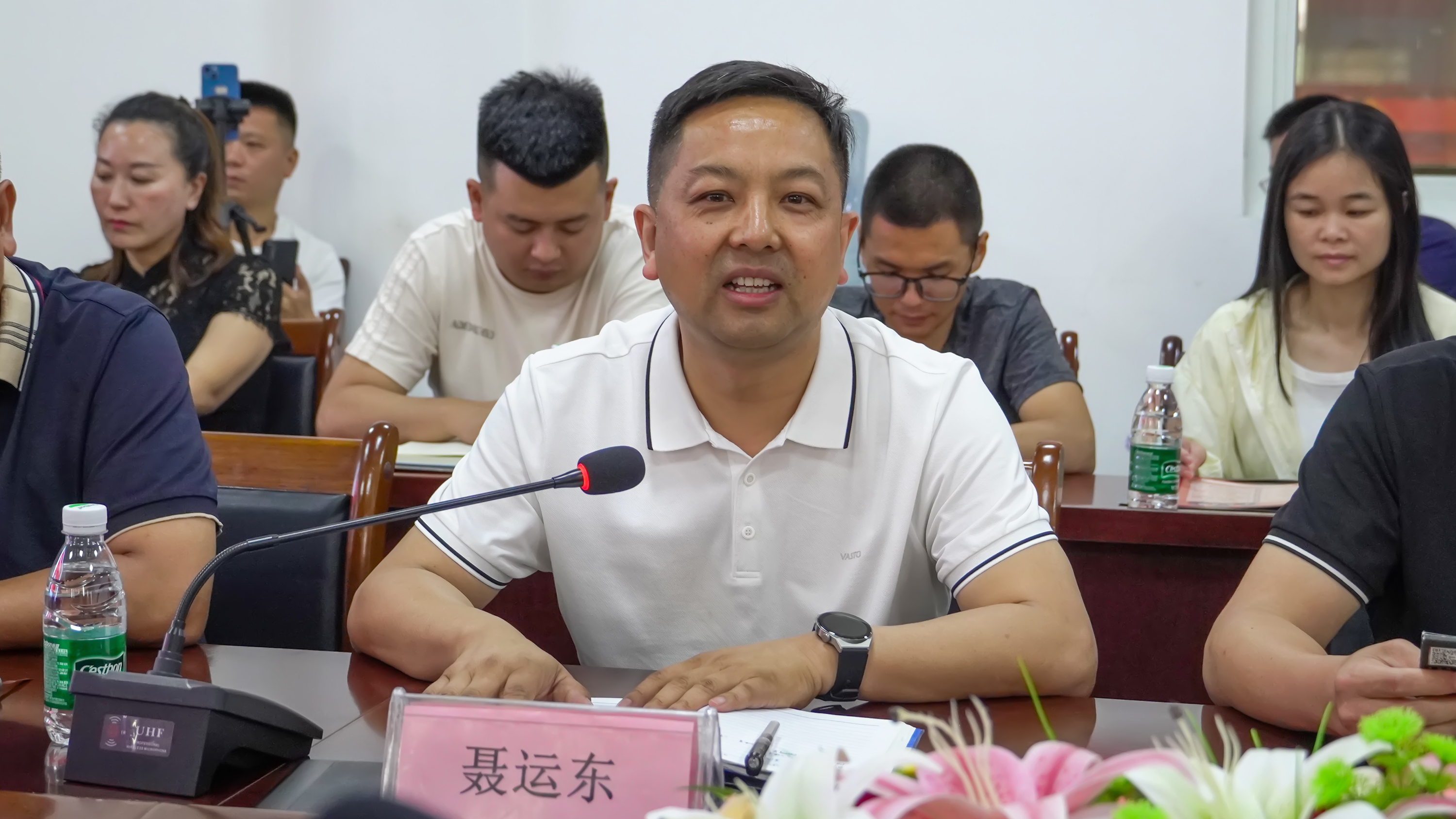 十堰名泰汽車銷售公司在湖北潤力召開 “東風(fēng)商用車天錦重卡產(chǎn)品推介會(huì)”